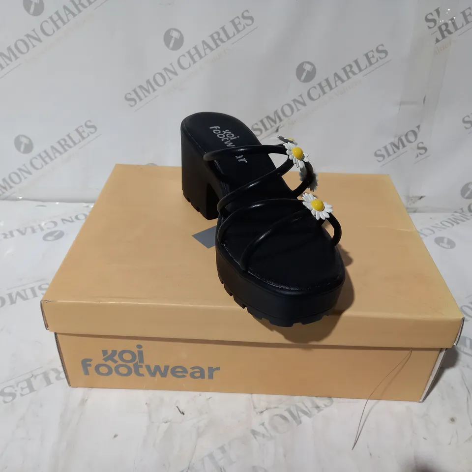 BRAND NEW BOXED PAIR OF KOI VEGAN BLOOMING DAISY OASIS STRAPPY SLIDERS IN BLACK - UK SIZE 3