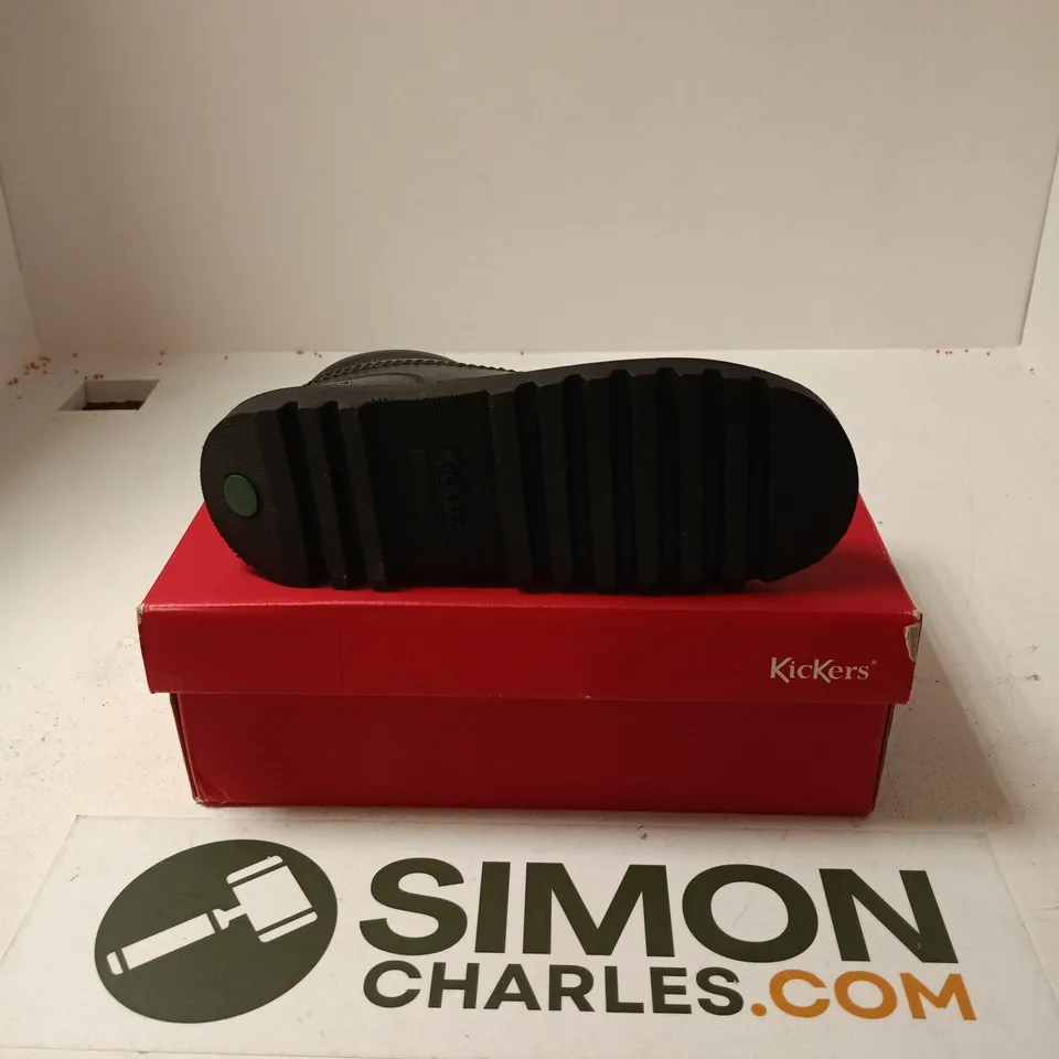 BOXED PAIR OF KICKERS HI W SHOES IN BLACK - EU 37