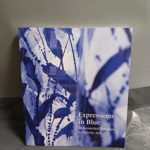 EXPRESSIONS IN BLUE: MONUMENTAL PORCELAIN BY FELICITY AYLIEFF