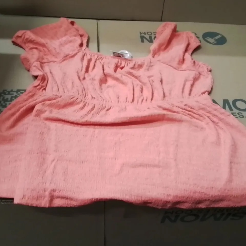 BOXED BRAND NEW APPROXIMATELY 15 SIMPLY BE CORAL TEXTURE TOP SIZE 20