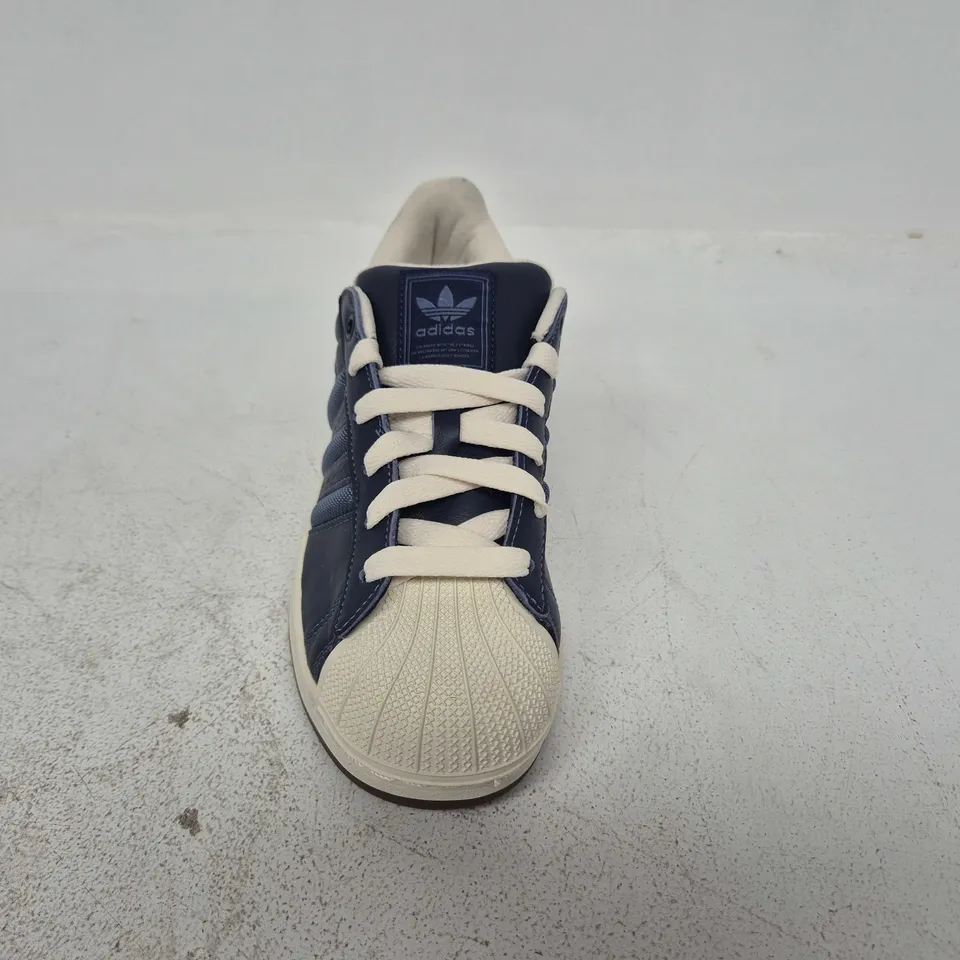 UNBOXED PAIR OF NIKE SUPERSTAR TRAINERS IN NAVY/WHITE - UK 6