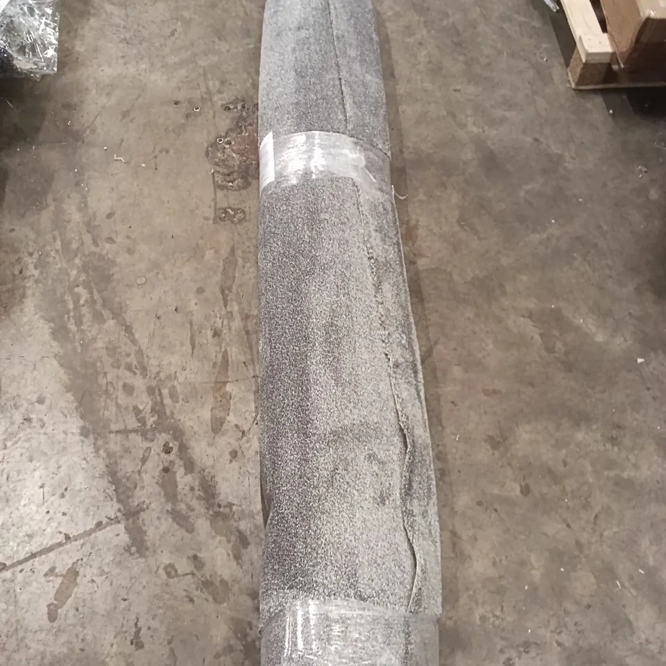 ROLL OF SOFT SENSE GREY APPROX SIZE: 1.8M X 4.00M