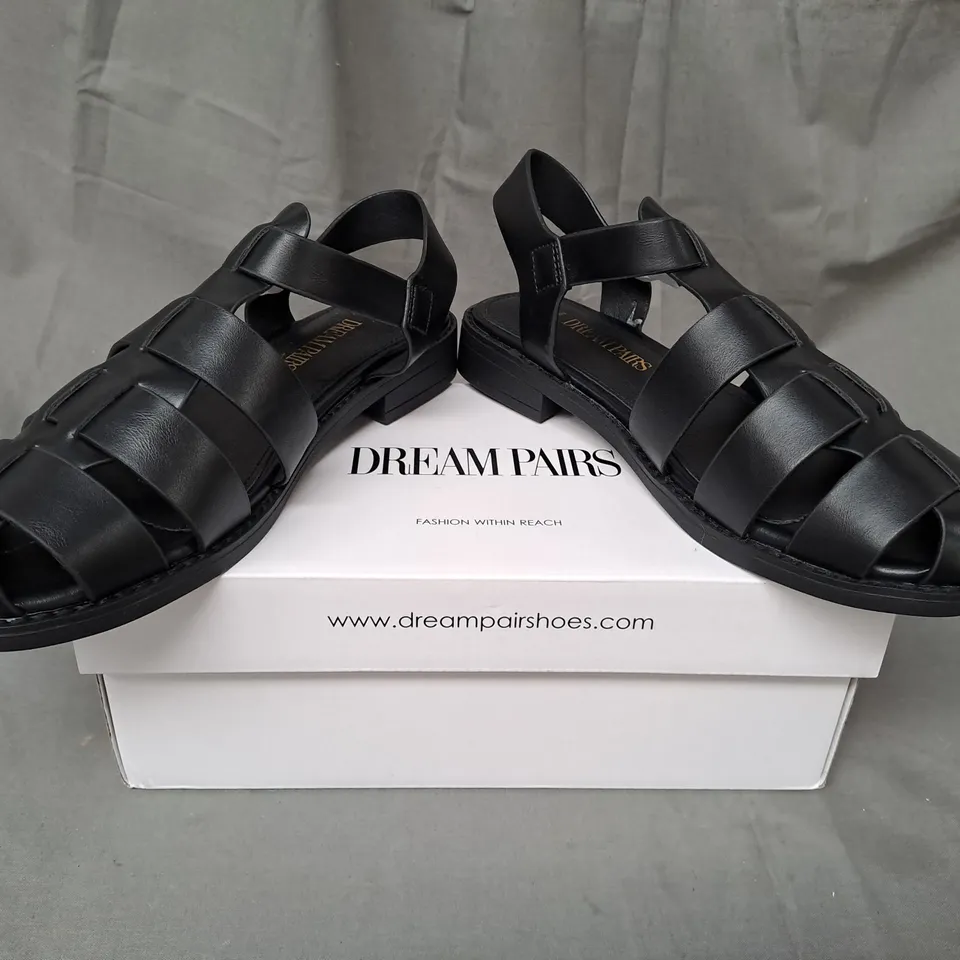 BOXED PAIR OF DREAM PAIRS SANDALS IN BLACK UK SIZE 5