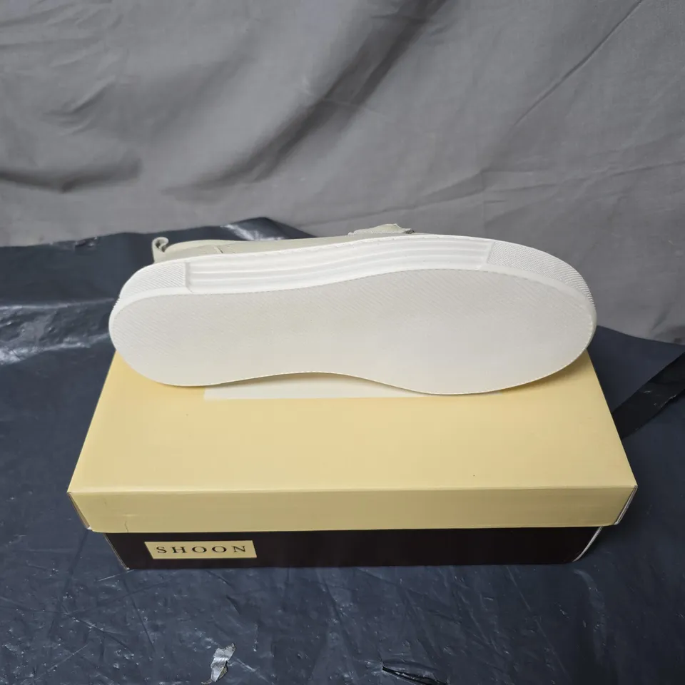 SHOON WOMEN'S LIGHT GREY LEATHER SLIP-ON LOAFERS – BOXED SIZE 40