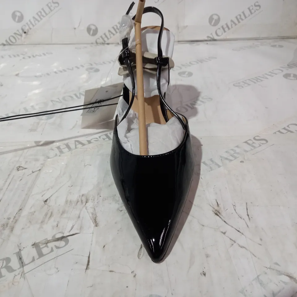 BLACK PUMPS SIZE 39
