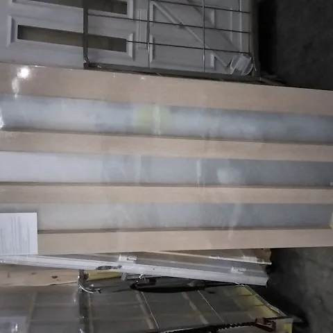 VERTICAL 3 PANEL OAK VENEER GLAZED INTERNAL DOOR 1981 X 838MM
