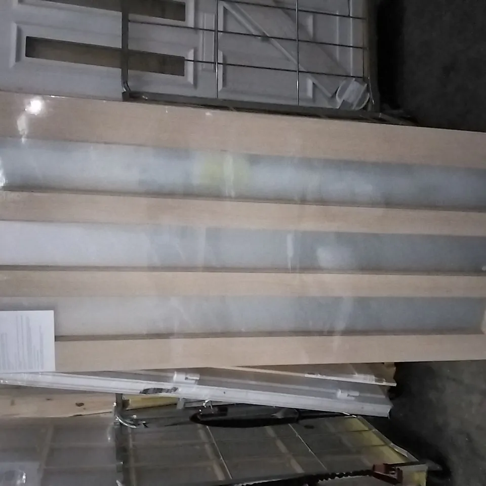 VERTICAL 3 PANEL OAK VENEER GLAZED INTERNAL DOOR 1981 X 838MM