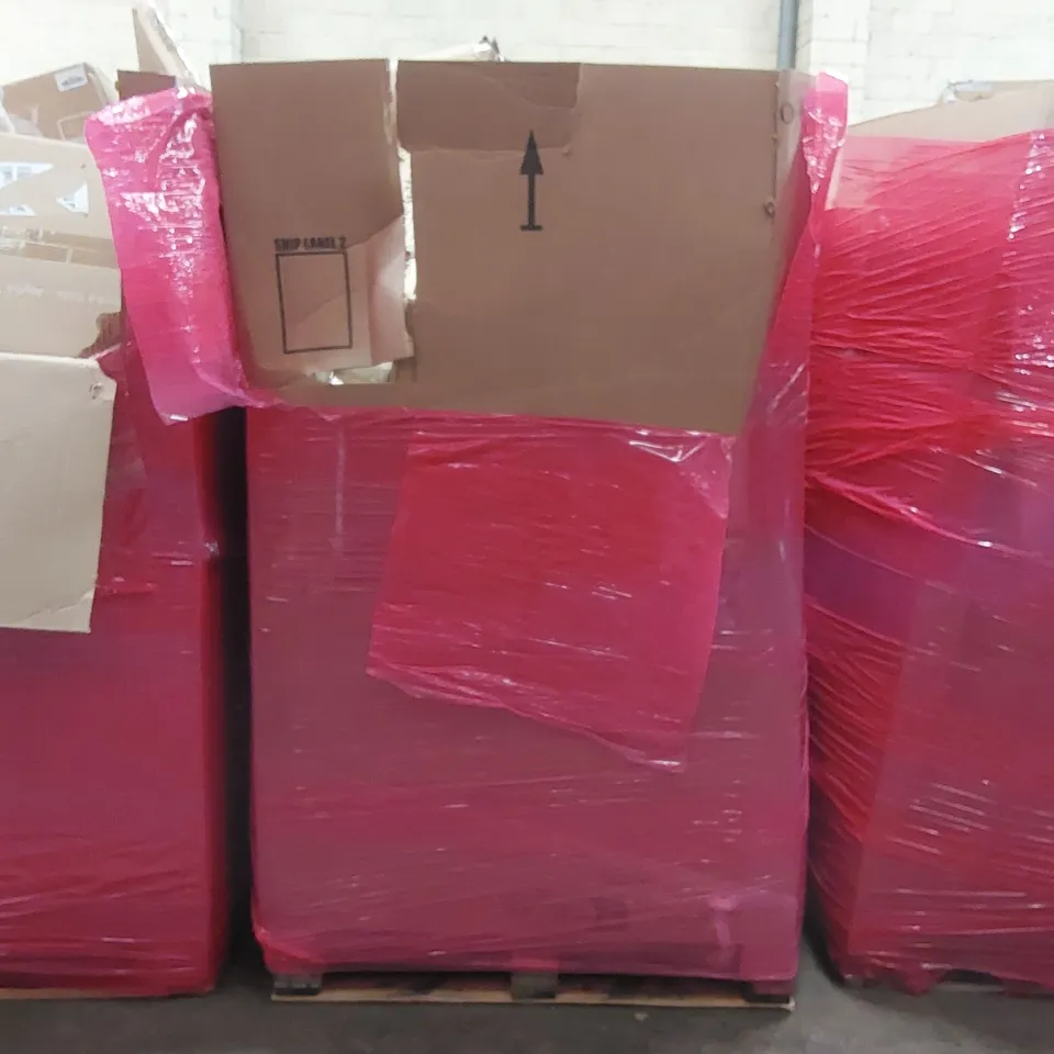 PALLET OF ASSORTED ITEMS INCLUDING: FHD MONITOR, MATTRESS TOPPER, RETRACTABLE GATES, TENNIS RACKETS ECT