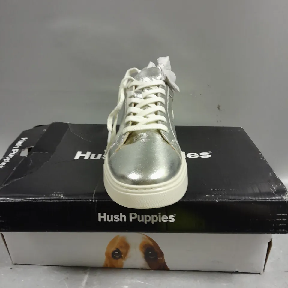 BOXED PAIR OF HUSH PUPPIES CAMILLE LACE CUPSOLE TRAINERS IN SILVER - 6