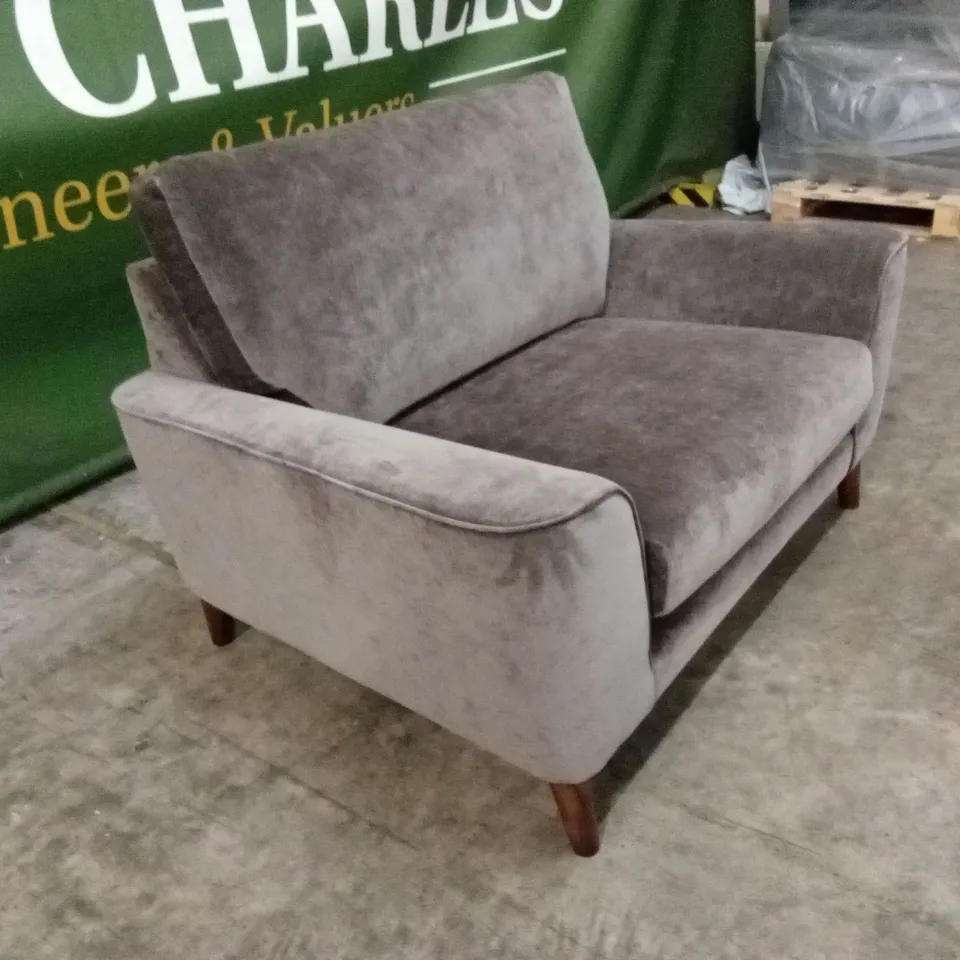 AIYANNA SNUGGLE CHAIR RRP £799