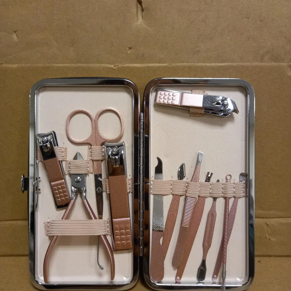 MANICURE SET & NAIL CLIPPER SET