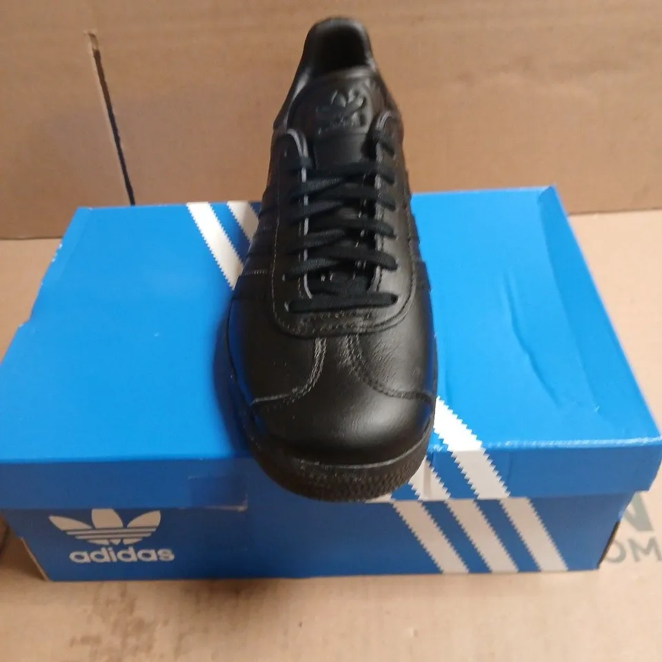 ADIDAS BLACK GAZELLE TRAINERS BOXED SIZE 5