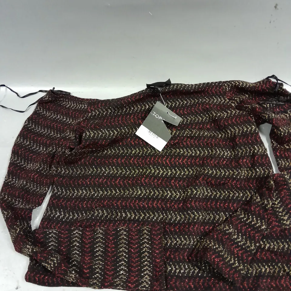 APPROXIMATELY 10 ASSORTED CLOTHING PRODUCTS IN VARIOUS STYLES & SIZES	