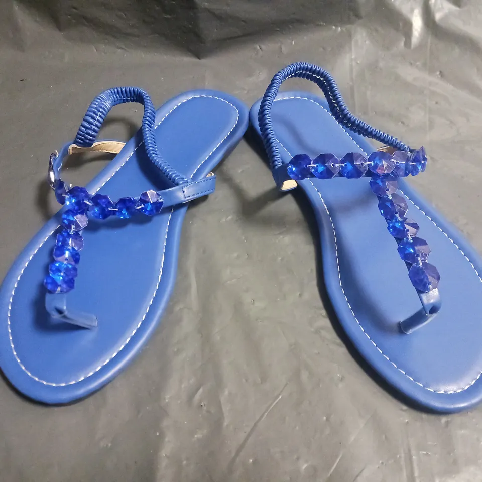 BOXED PAIR OF UNBRANDED FLAT TO-POST SANDALS IN BLUE W. JEWEL EFFECT SIZE EU 38