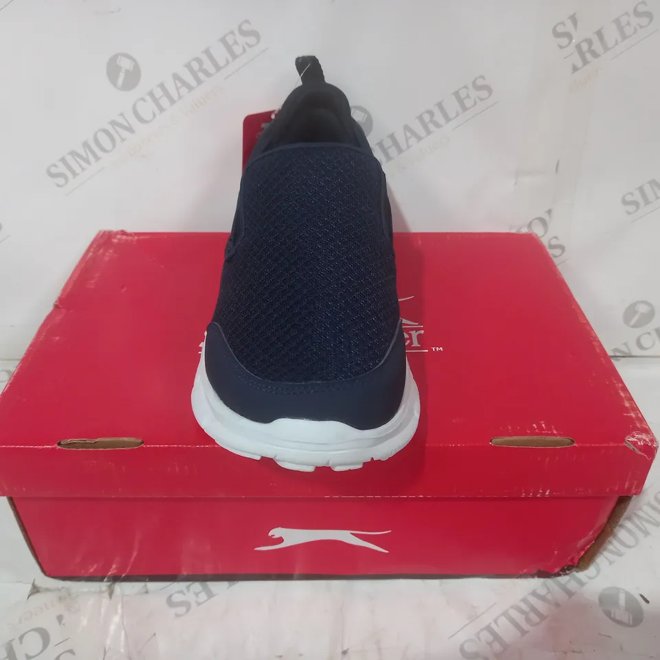 BOXED PAIR OF SLAZENGER ZEAL SLIP-ON SHOES IN NAVY UK SIZE 8