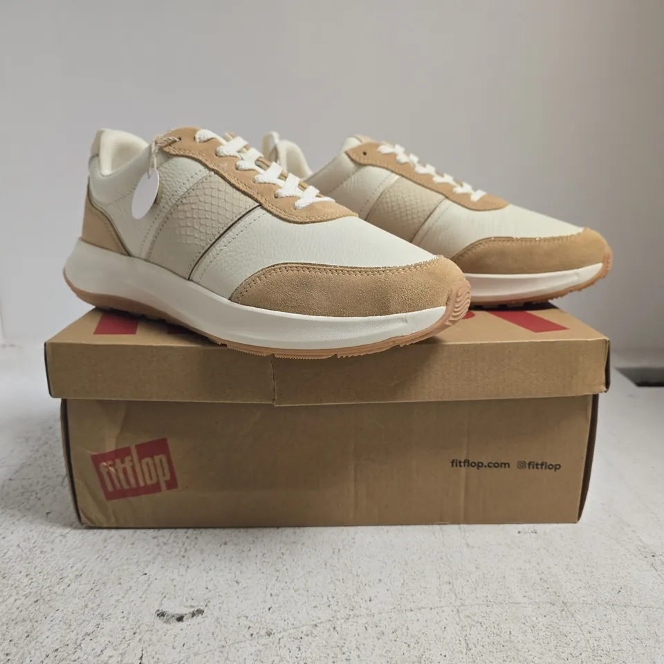 BOXED PAIR OF FITFLOP F-MODE FLOW SNAKE GLITTER TRAINERS IN OFF WHITE/TAN SIZE UK 9