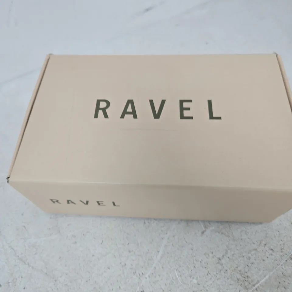RAVEL ROXBY WHITE LEATHER SANDALS – UK 8 (EUR 41)