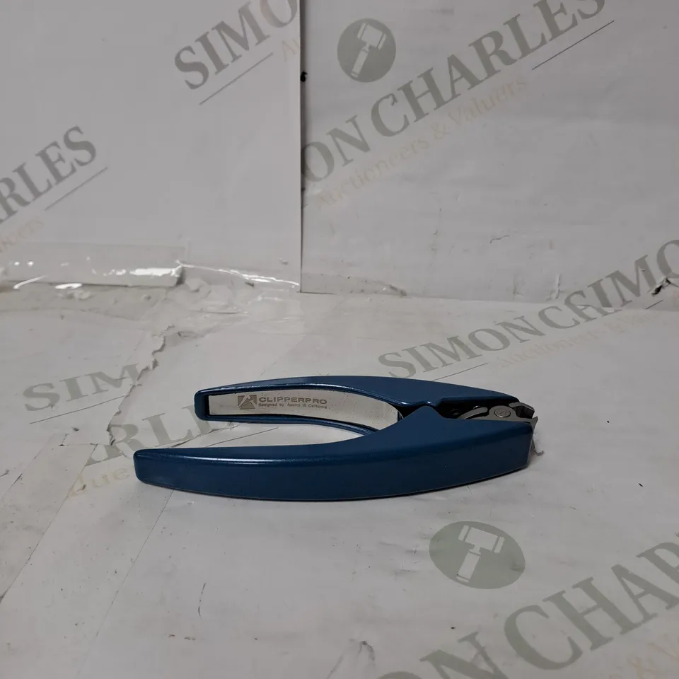 CLIPPERPRO 2.0 NAIL CLIPPERS IN BLUE