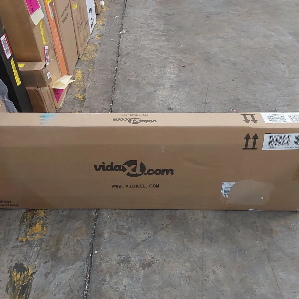 BOXED SOLID WOOD HEADBOARD - SIZE UNSPECIFIED (1 BOX)