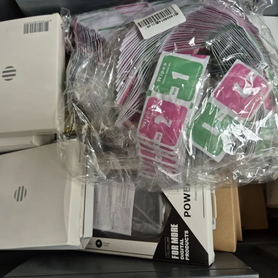 APPROXIMATELY 15 ASSORTED MOBILE PHONE ACCESSORIES INCLUDING SCREEN PROTECTORS, POWER BANKS, PHONE WIPES, ETC