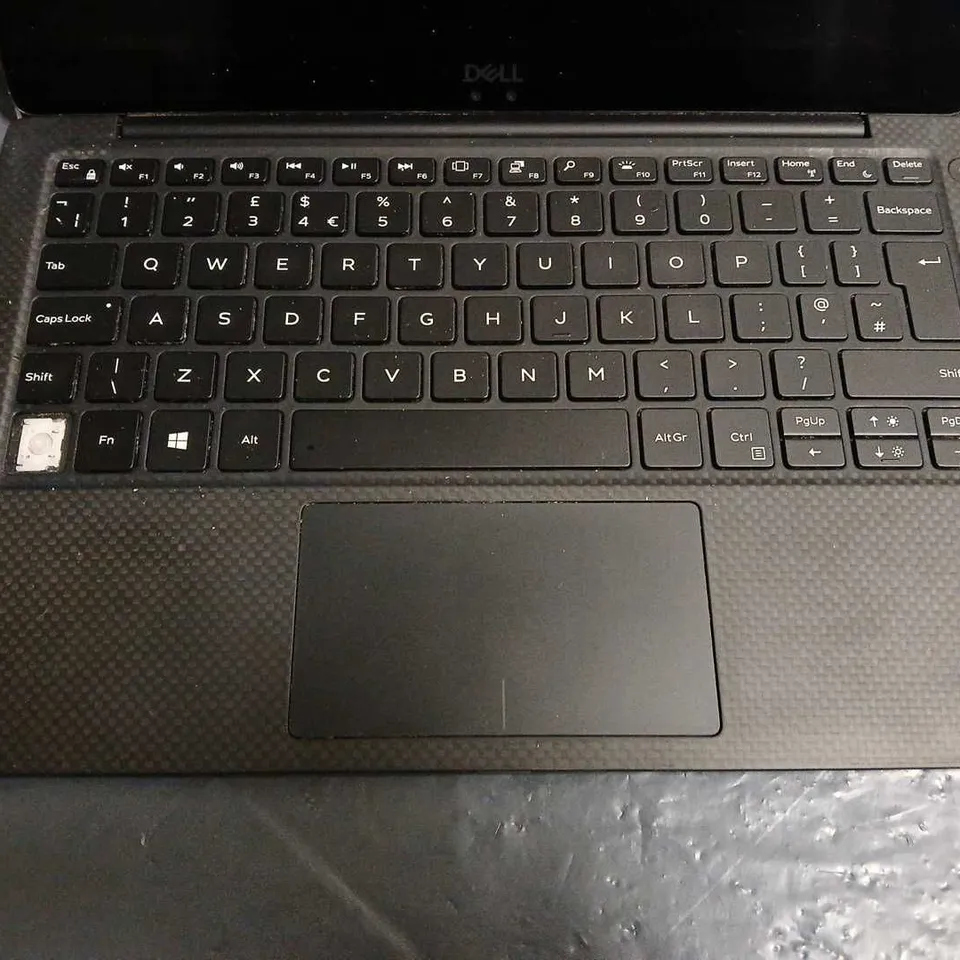 DELL XPS P82G LAPTOP 