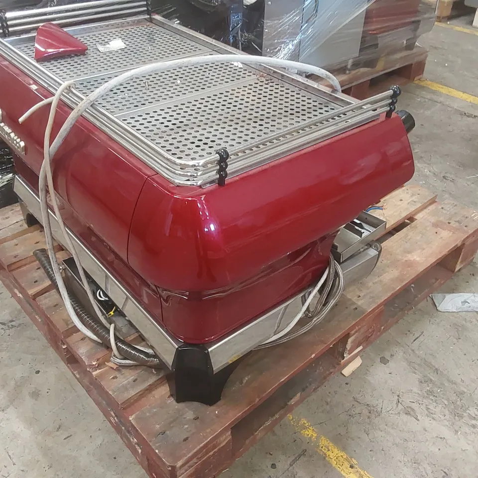 LA MARZOCCO COMMERCIAL 3 GROUP COFFEE MACHINE