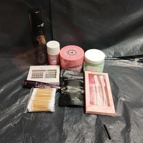 APPROXIMATEY 20 ASSORTED HEALTH AND BEAUTY PRODUCTS TO INCLUDE - SUNDAY RAIN BODY SCRUB - SOAP & GLORY BODY BUTTER - BONDI SANDS ULTRA DARK SELF TANNING FOAM - ETC