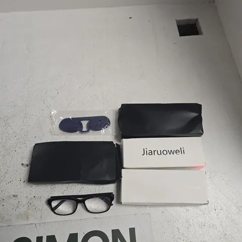 TOTE OF APPROXIMATELY 7 PAIRS OF GLASSES