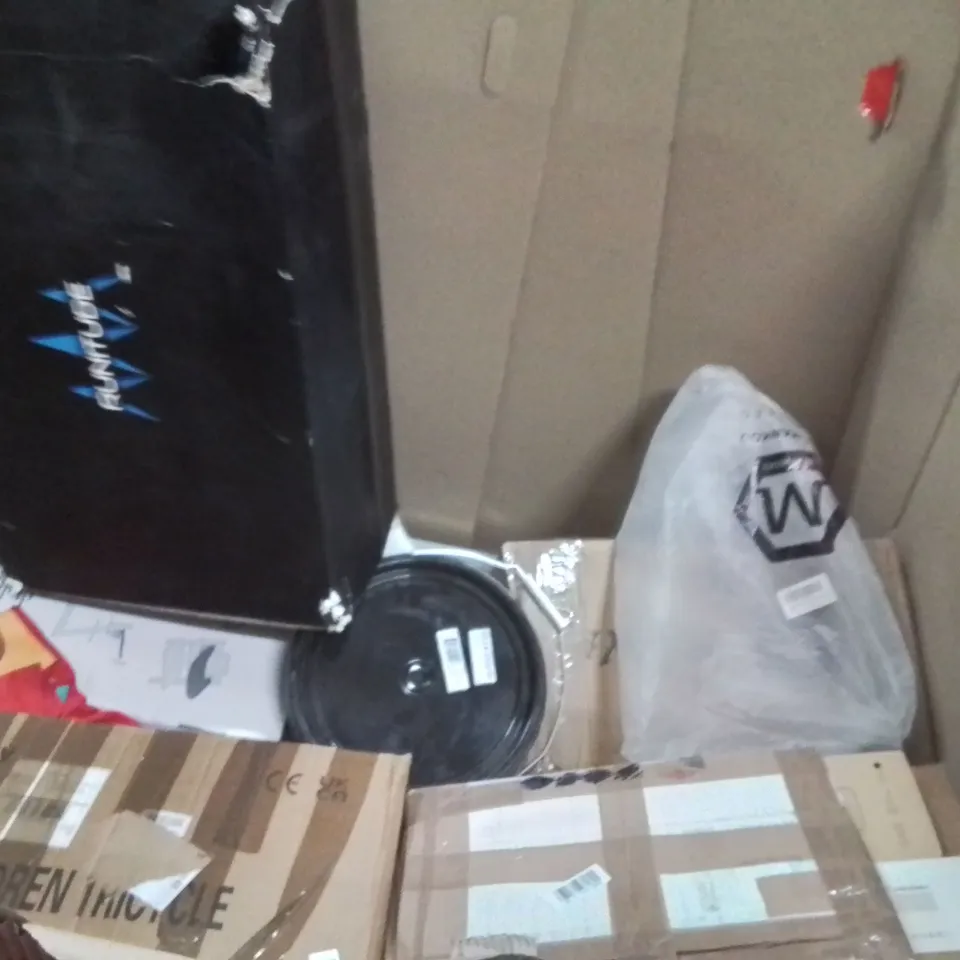 PALLET OF ASSORTED HOUSEHOLD GOODS AND PRODUCTS TO INCLUDE;WATER TABLE,BACKPACK,PICTURE FRAMES 