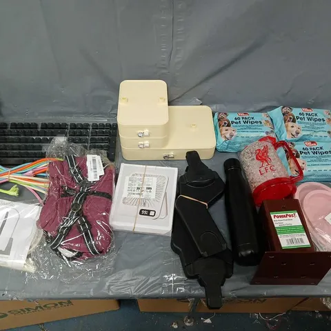 BOX OF APPROXIMATELY 12 ASSORTED ITEMS TO INCLUDE - ABC CAPS, PET WIPES, AND LFC GLASS ETC.