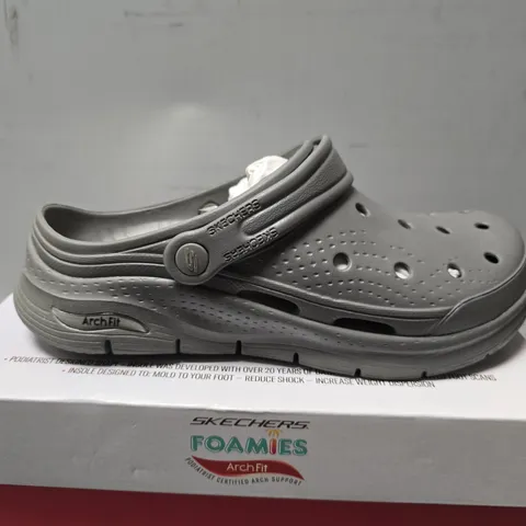 BOXED SKECHERS FOAMIES IN GREY - UK 7
