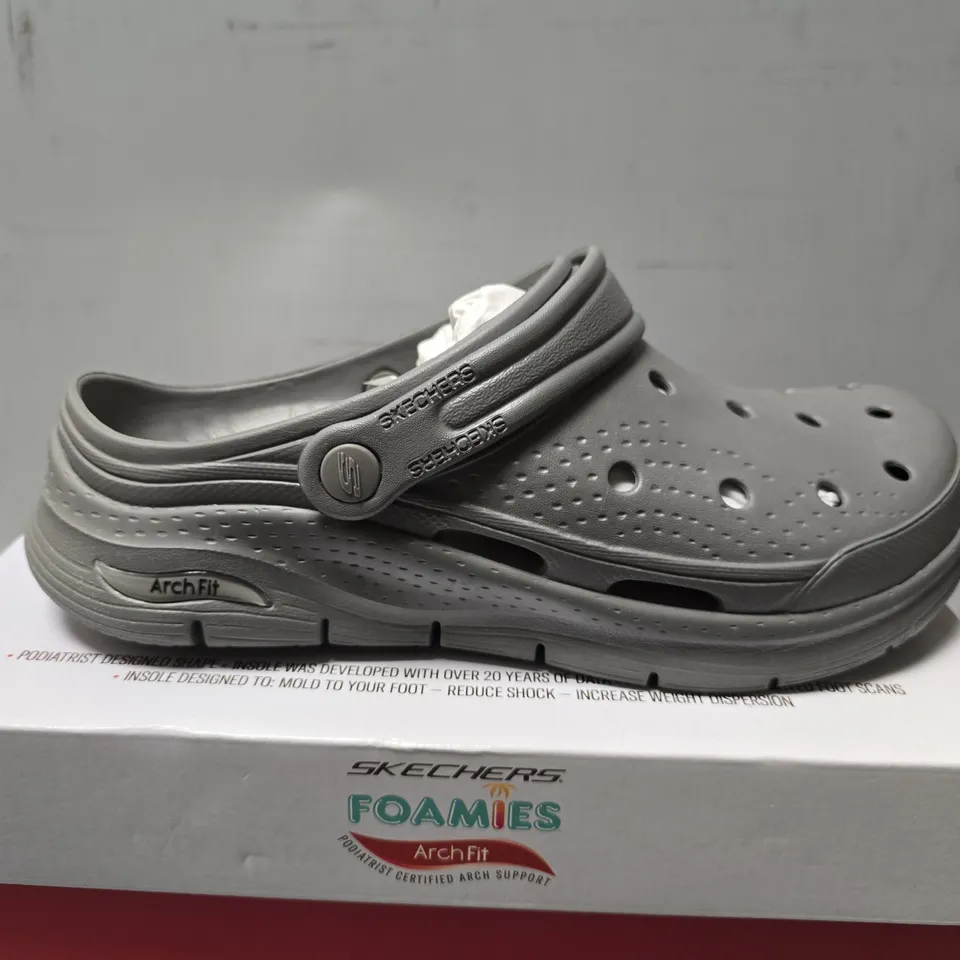 BOXED SKECHERS FOAMIES IN GREY - UK 7 
