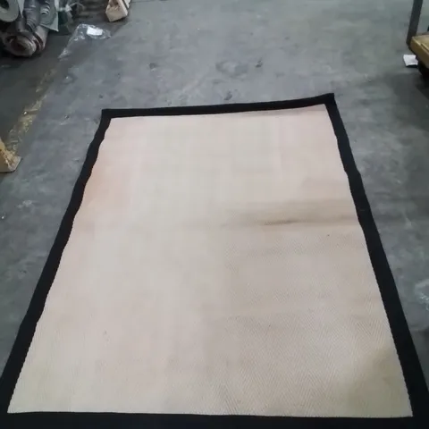 QUALITY DESIGNER AREA RUG - APPROXIMATELY 170X120CM