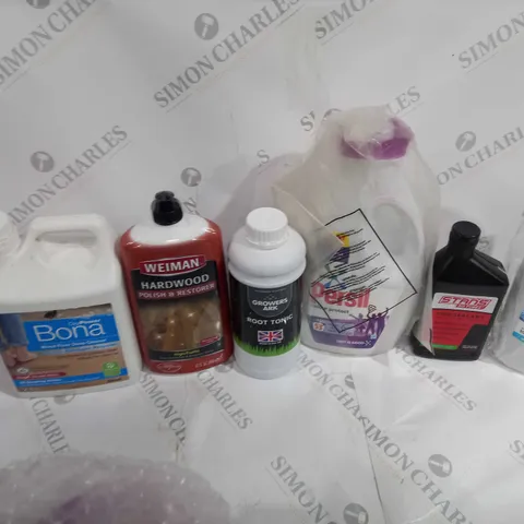 APPROXIMATELY 10 ASSORTED HOUSEHOLD GOODS TO INCLUDE OXYPOWER BONA, HARDWOOD POLISH, AND ROOT TONING ETC.