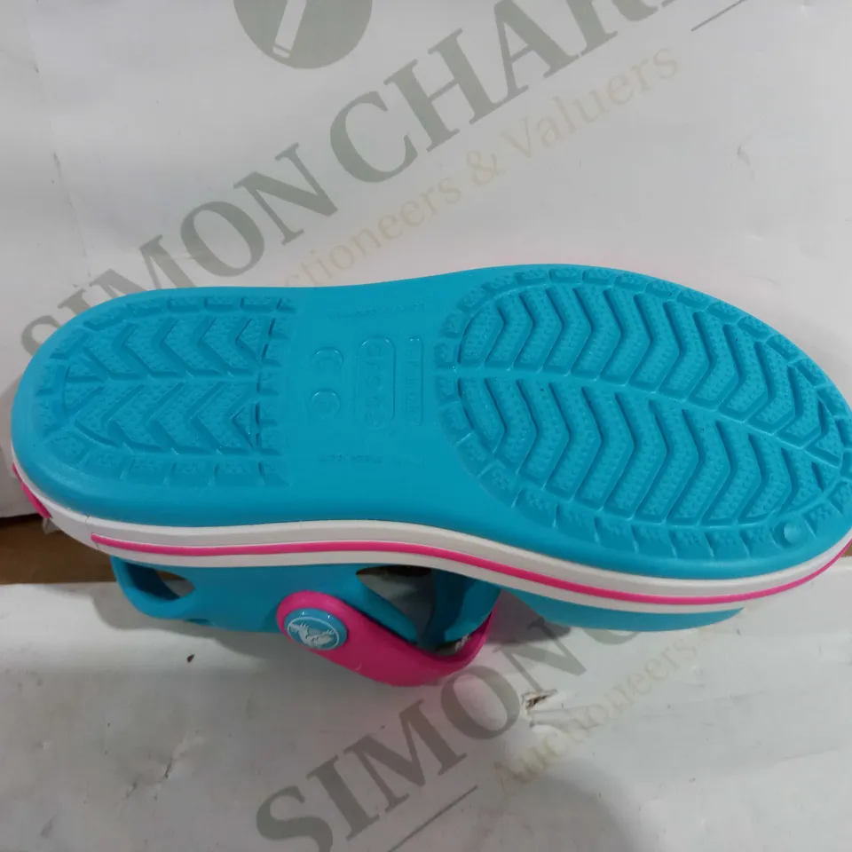 PAIR OF CROCS CROCBRAND SANDAL KIDS - LIGHT BLUE/PINK - UK C8