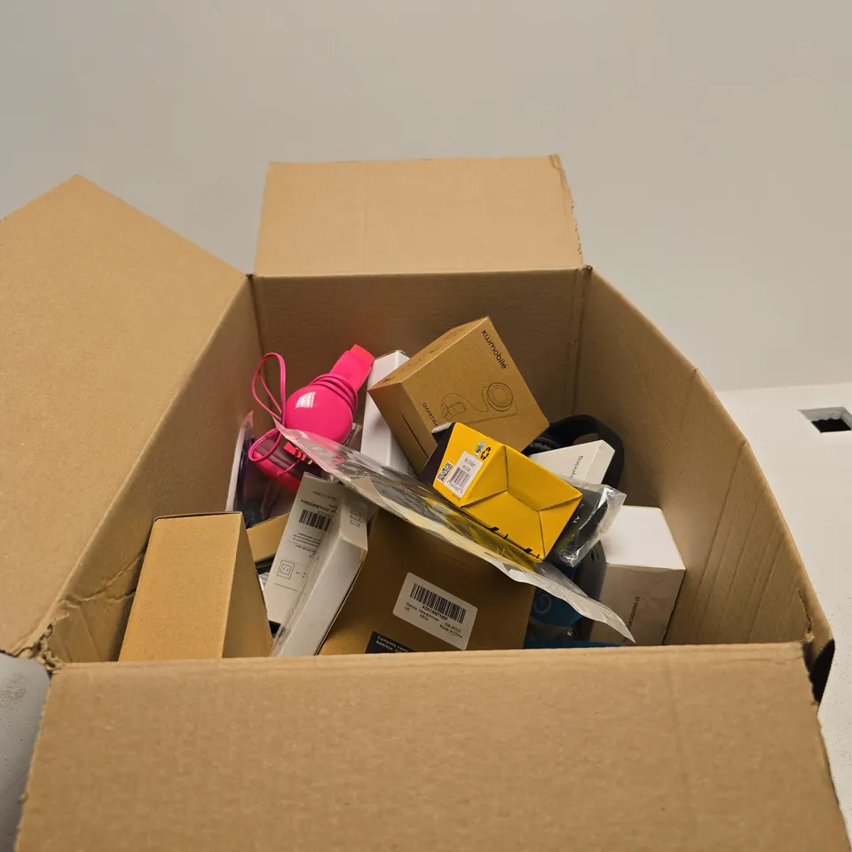 BOX OF APPROXIMATELY 28 ASSORTED ITEMS TO INCLUDE REMOTE CONTROL, CABLES, PINK HEADPHONES, WIRELESS CHARGING, MIC CLIP ETC