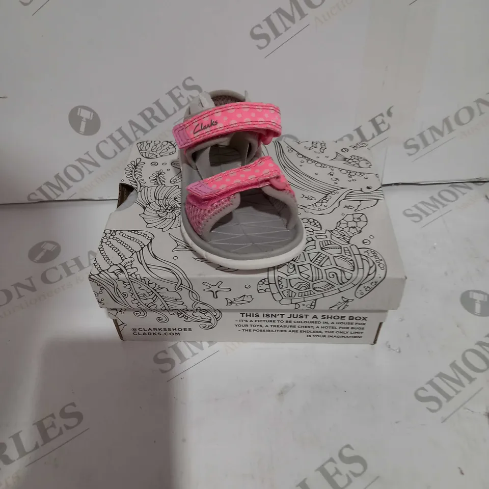 BOXED CLARKS VELCRO STRAPPED SANDALS FOR KIDS, IN PINK. - UK SIZE 4