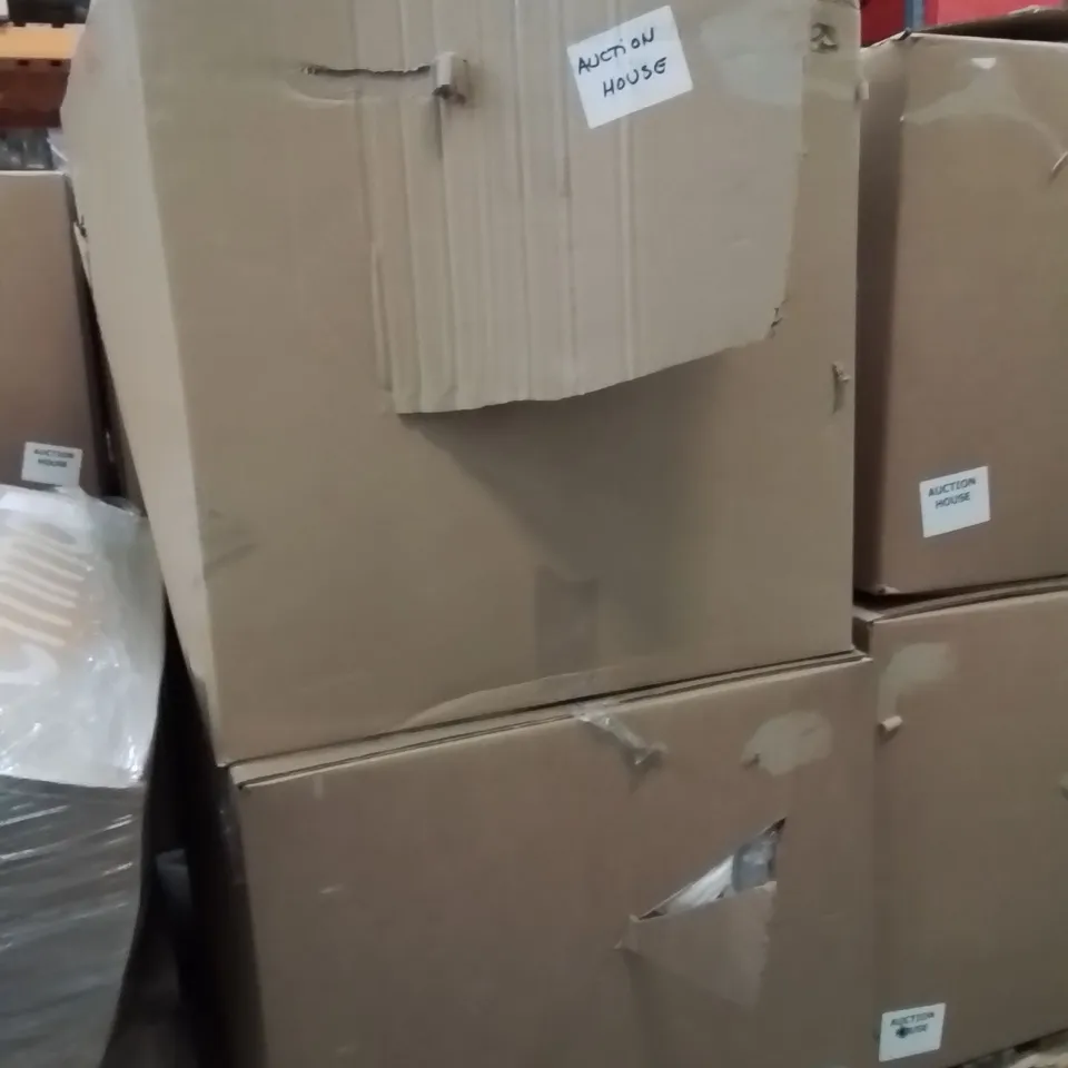 PALLET CONTAINING A LARGE QUANTITY OF BEDDING PRODUCTS TO INCLUDE:DUVETS,PILLOWS,ETC