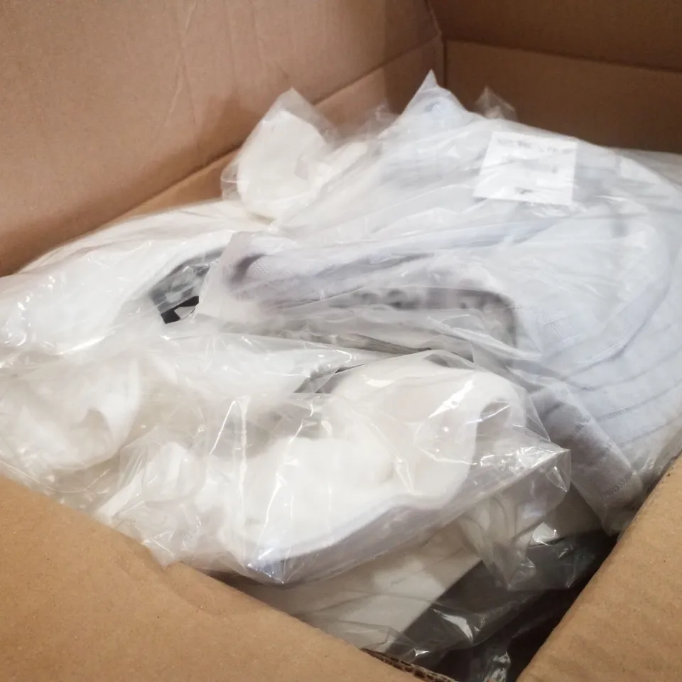 PALLET CONTAINING ASSORTED PRODUCTS INCLUDING ESKY & TUMBLER GIFT BUNDLE & ASSORTED CLOTHING