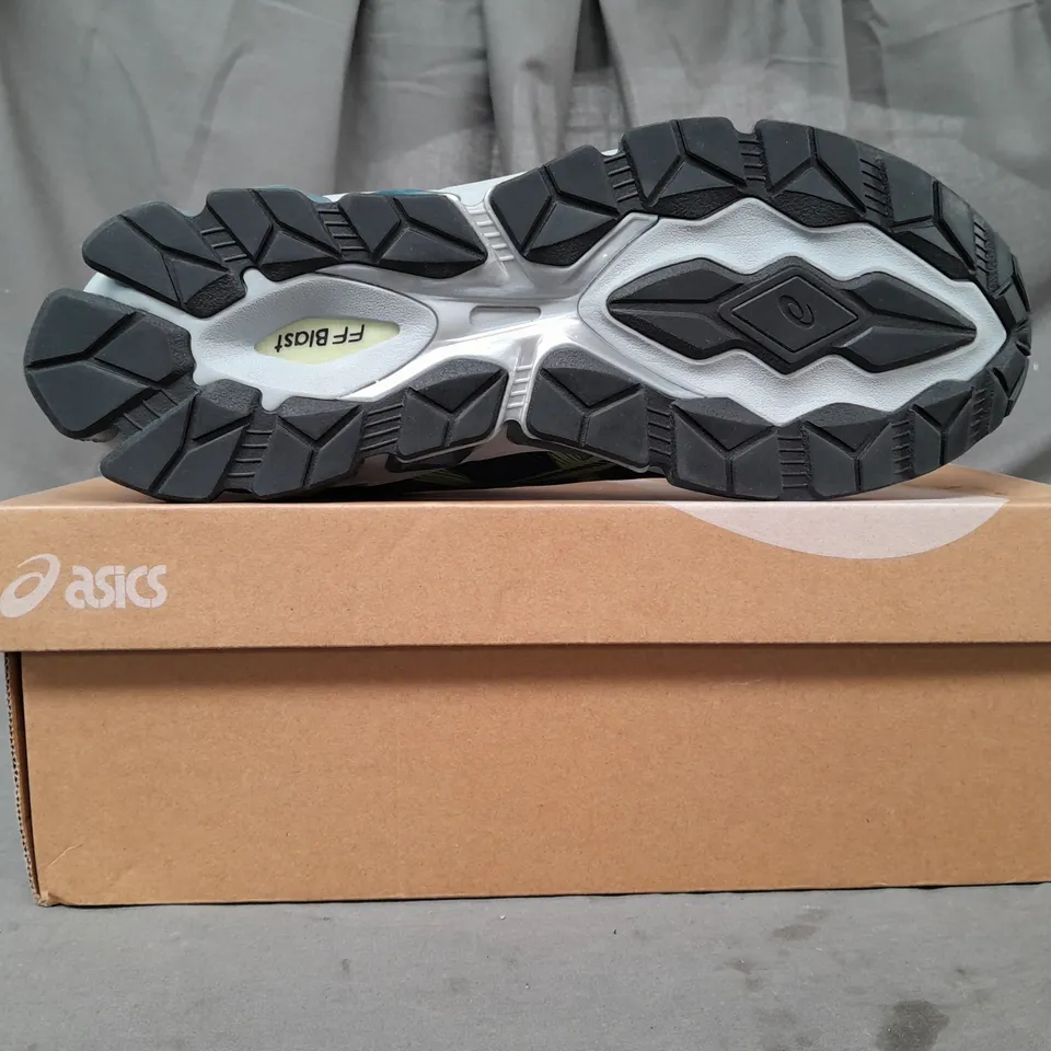 BOXED PAIR OF ASICS GEL-QUANTUM 360 VII SHOES IN LIGHT INDIGO/LIME GREEN UK SIZE 9