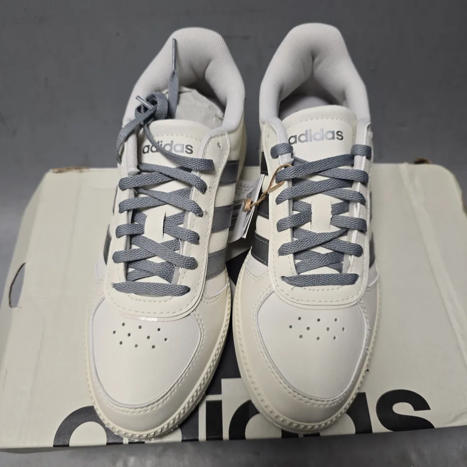 BOXED ADIDAS VL COURT 3.0 SIZE 3.5