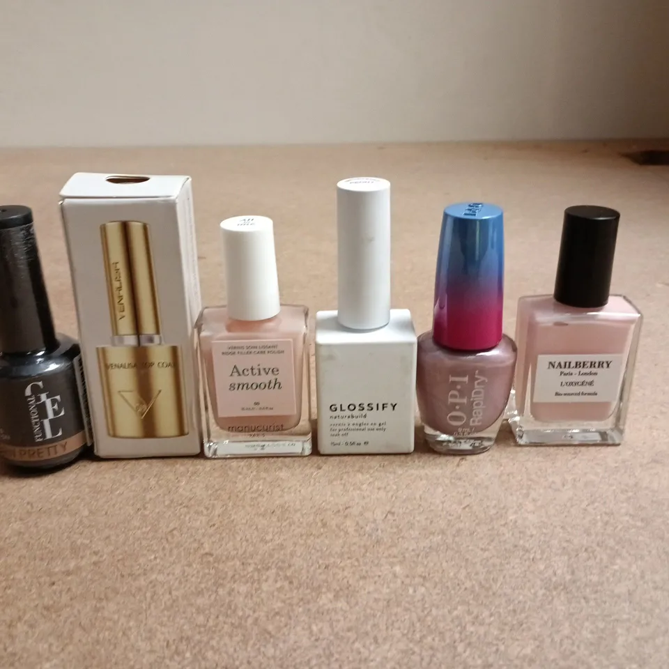 APPROXIMATELY 20 BOTTLES OF NAIL VARNISH TO INCLUDE NAILBERRY, OPI AND MANICURIST