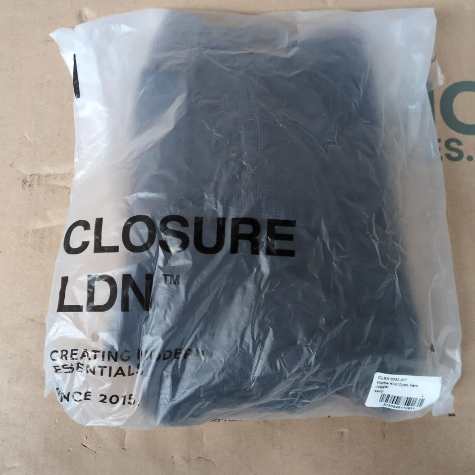 BAGGED CLOSURE LDN WAFFLE KNIT OPEN HEM JOGGERS IN NAVY - LARGE