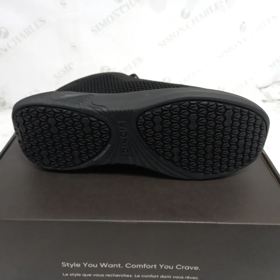 BOXED VIONIC BLACK TRAINER'S SIZE 6