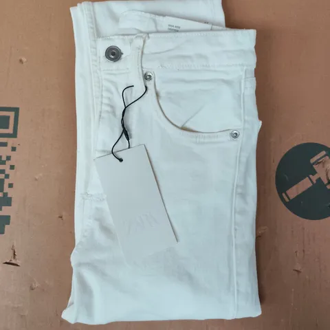 ZARA CROP FLARE JEANS IN WHITE SIZE UK 4