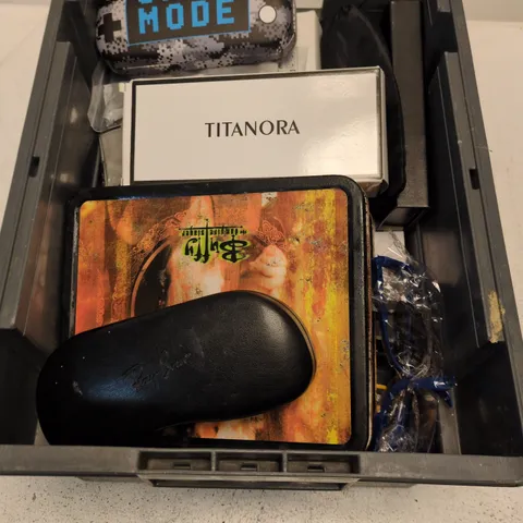 BOX CONTAINING A MIX OF APPROXIMATELY 10 GLASSES, SUNGLASSES, CAMERA ETC