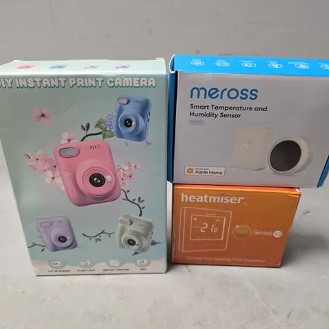 APPROXIMATELY 6 ASSORTED ITEMS TO INCLUDE - MEROSS SMART TEMPERATURE AND HUMIDITY SENSOR , DIY INSTANT PRINT CAMERA ETC