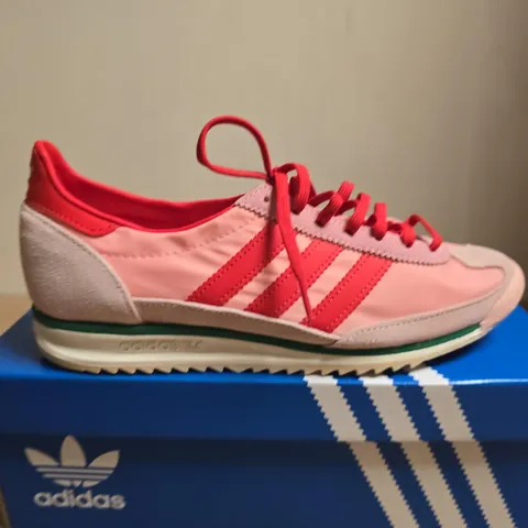 BOXED PAIR OF WOMENS ADIDAS TRAINERS - SIZE 7.5