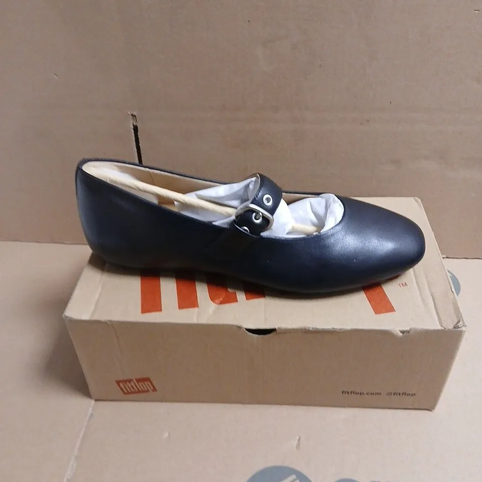 BOXED PAIR OF FITFLOP DELICATO LEATHER MARY JANE SHOES – NAVY, UK 6.5