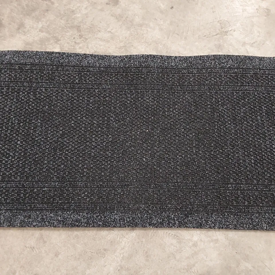 LONG SCHWARZ STAIR LOOPED BLACK RUG // 715 X 66CM